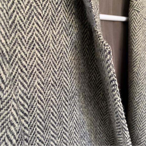 Vintage Harris Tweed Herringbone Sport Coat - Picture 3 of 12